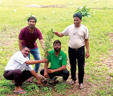 सेन समाज ने किया वृक्षारोपण