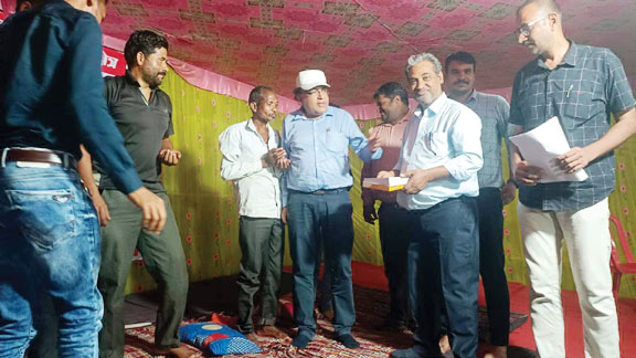 क्रमिक भूख हड़ताल के चौथे दिन एसएमएस कंपनी को ठेका मजदूरों के हित में करना पड़ा समझौता