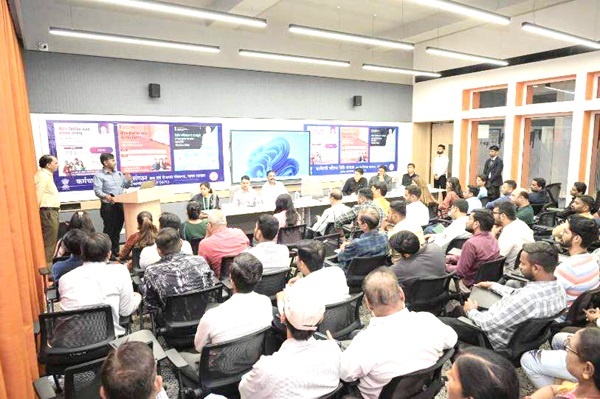 शिविर में पीएम विकसित भारत रोजगार योजना की दी जानकारी