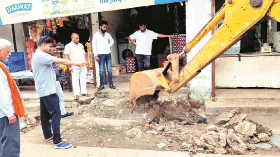 जोन-3 की नालियों के ऊपर से अतिक्रमण हटाए गए
