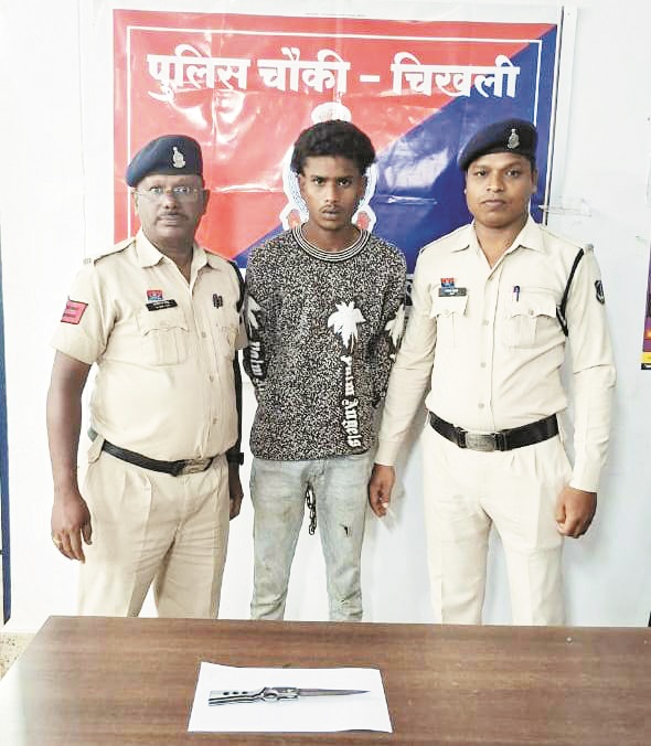 चाकू लेकर राहगीरों को डराने वाला गिरफ्तार चाकू लेकर राहगीरों को डराने वाला गिरफ्तार