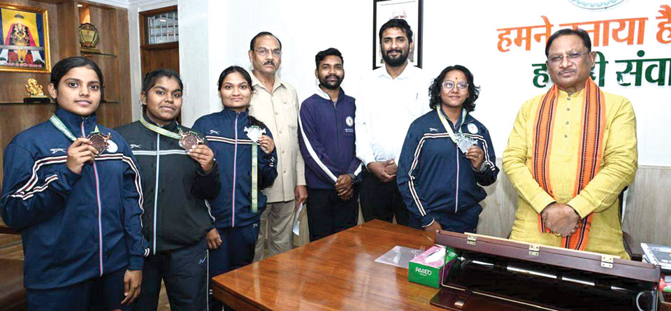  किक बॉक्सिंग के पदक विजेताओं को सीएम ने किया प्रोत्साहित
