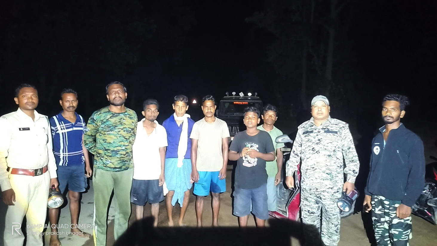 रात में हाथी से दो युवकों को सामना, गाड़ी छोडक़र भागे