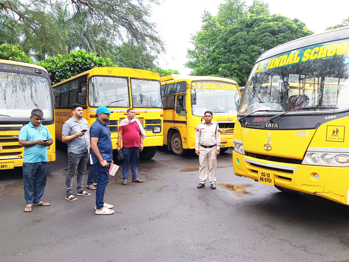 जांच में नहीं पहुंची 106 स्कूल बसें ब्लैक लिस्टेड