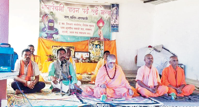 विधायक ने नागफनी मंदिर में की पूजा-अर्चना