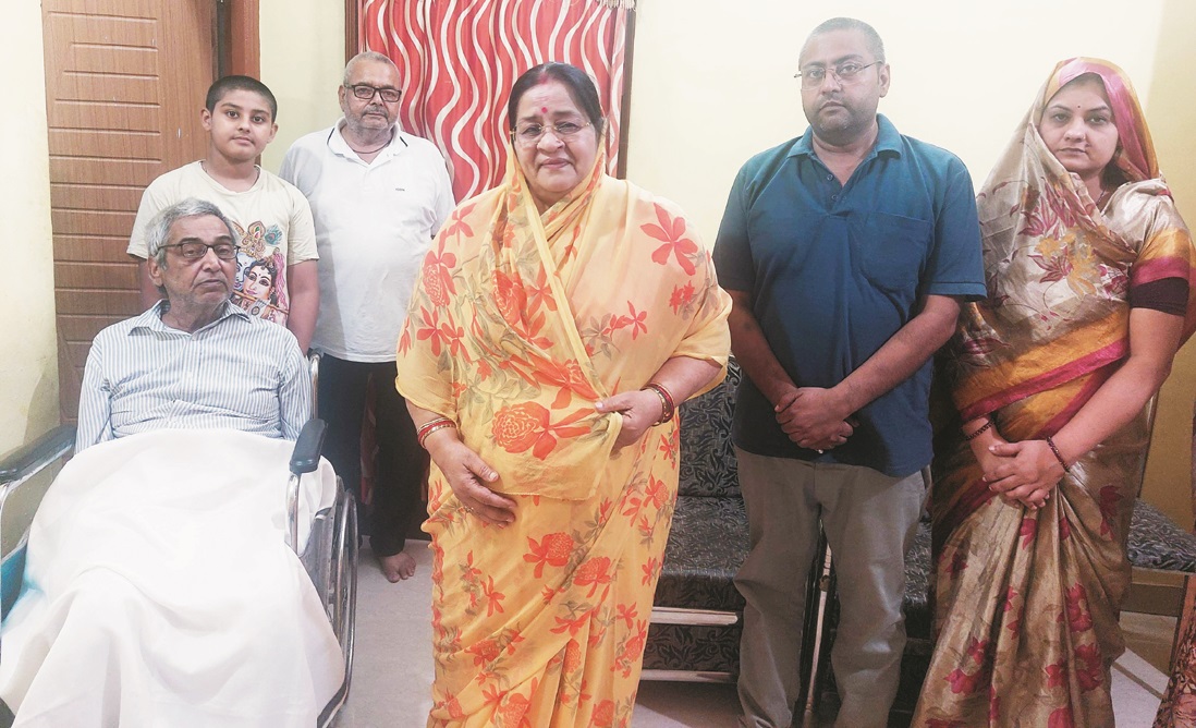 पूर्व सीएम की पत्नी वीणा ने अलका को दी श्रद्धांजलि