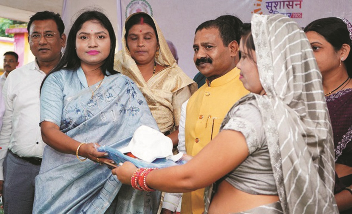 सीएम ने जहां किया था निरीक्षण, वहां शिविर लगाकर लोगों को दी जानकारी