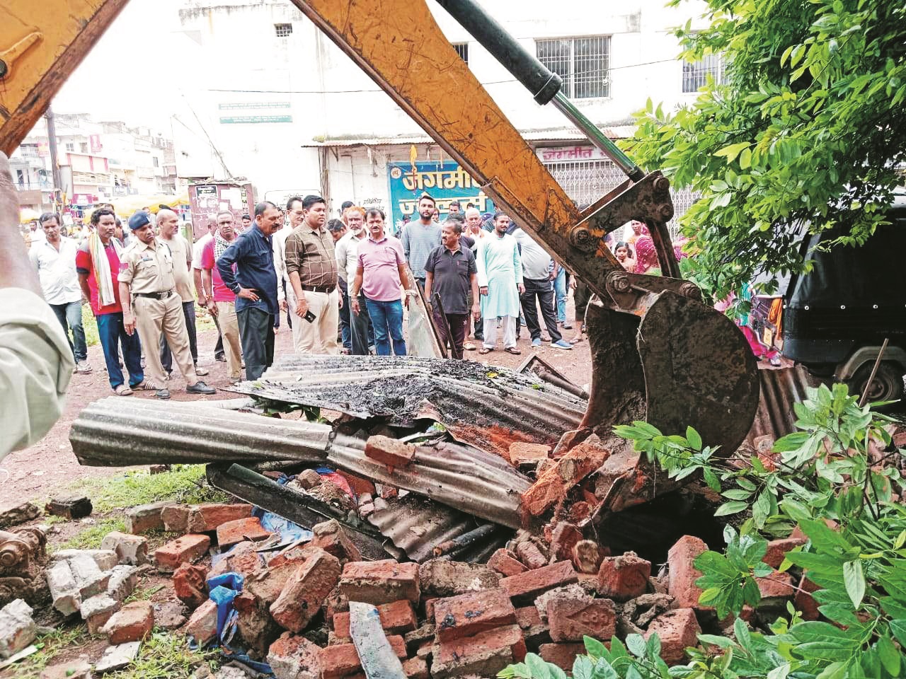 प्रस्तावित पार्किंग स्थल को अवैध कब्जे से कराया मुक्त