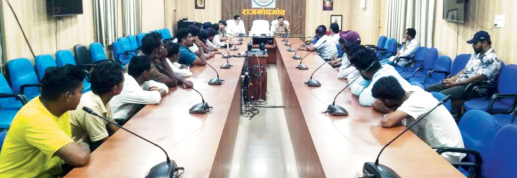 साउंड सिस्टम बजाने  अनुमति लेना अनिवार्य, प्रशासन ने ली डीजे संचालकों की बैठक