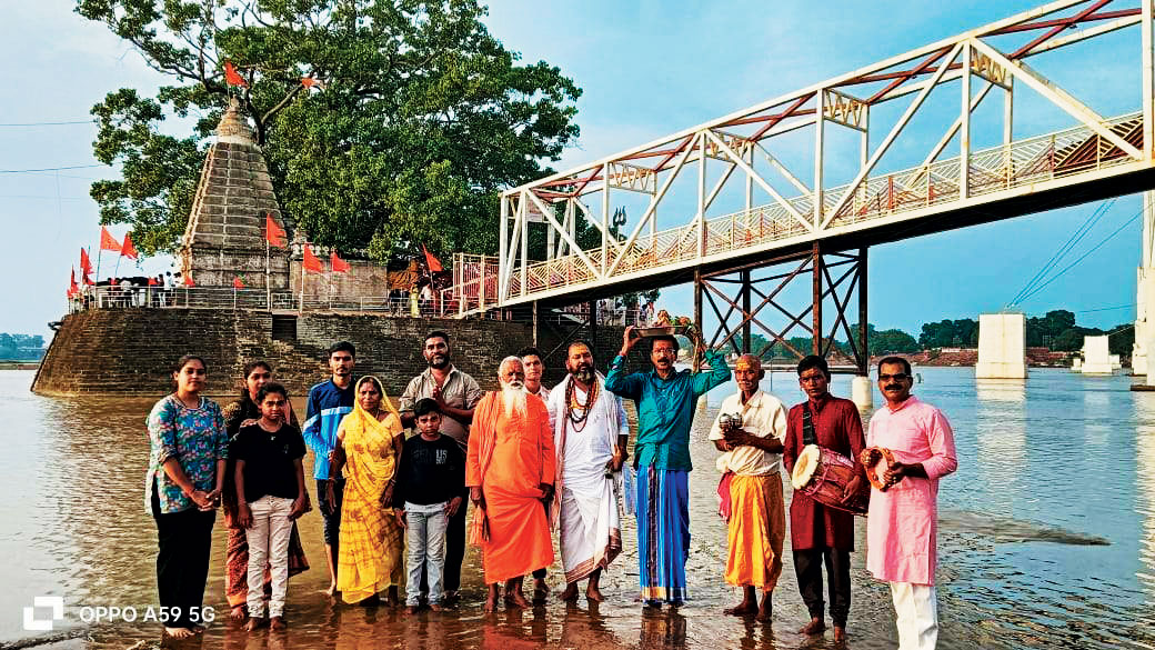 लोमस ऋषि आश्रम में हो रहे हैं श्रावणी अनुष्ठान