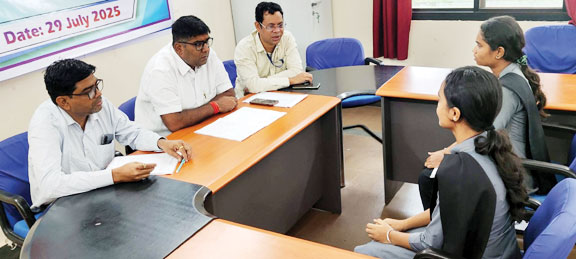 एनएमडीसी डीएवी आईटीआई भांसी के 43 छात्रों का कैंपस में चयन