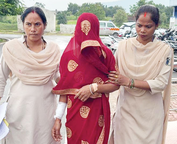  दूसरी शादी से नाराज पहली पत्नी ने करंट लगा पति की कर दी हत्या, बंदी