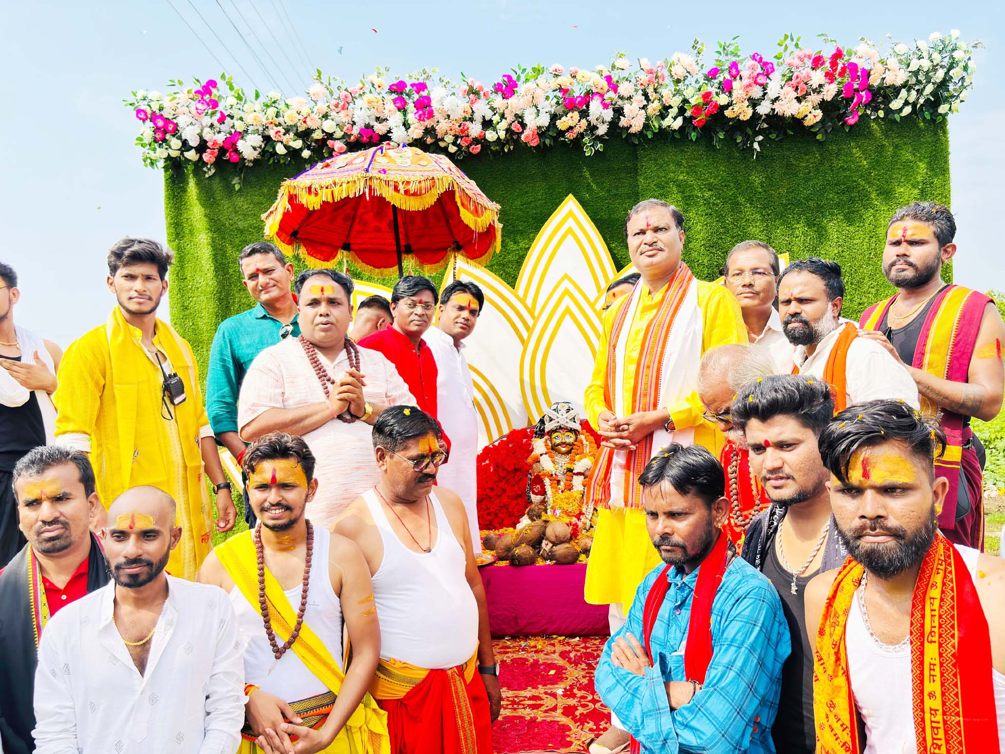 नवागांव से निकली महाकाल  की भव्य पालकी यात्रा