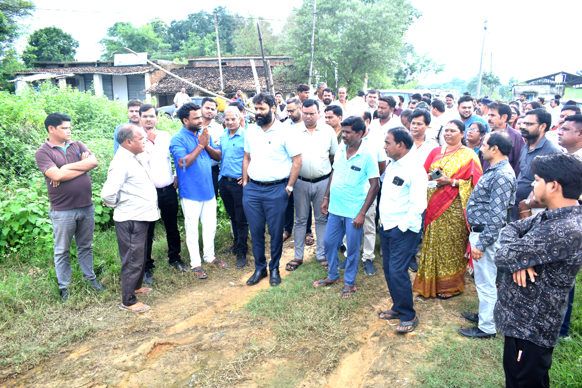 विधायक और कलेक्टर ने कोतबा में बनने वाले सीएचसी और हार्टिकल्चर कॉलेज के लिए प्रस्तावित स्थलों का किया अवलोकन
