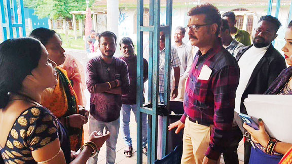 नुक्कड़ या सडक़ किनारे न फेंकें कचरा