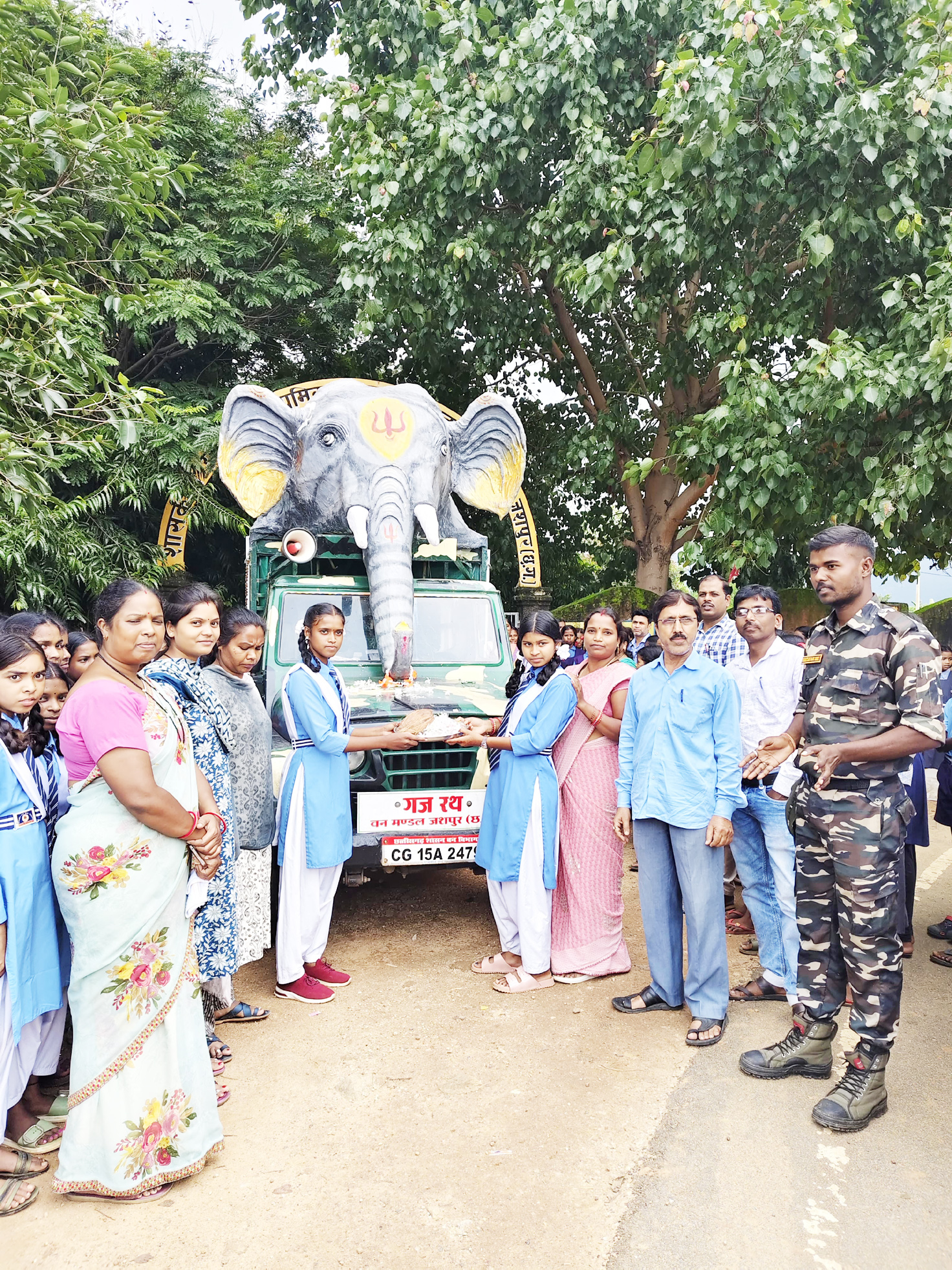 सरकारी स्कूल बासनताला में गजरथ यात्रा