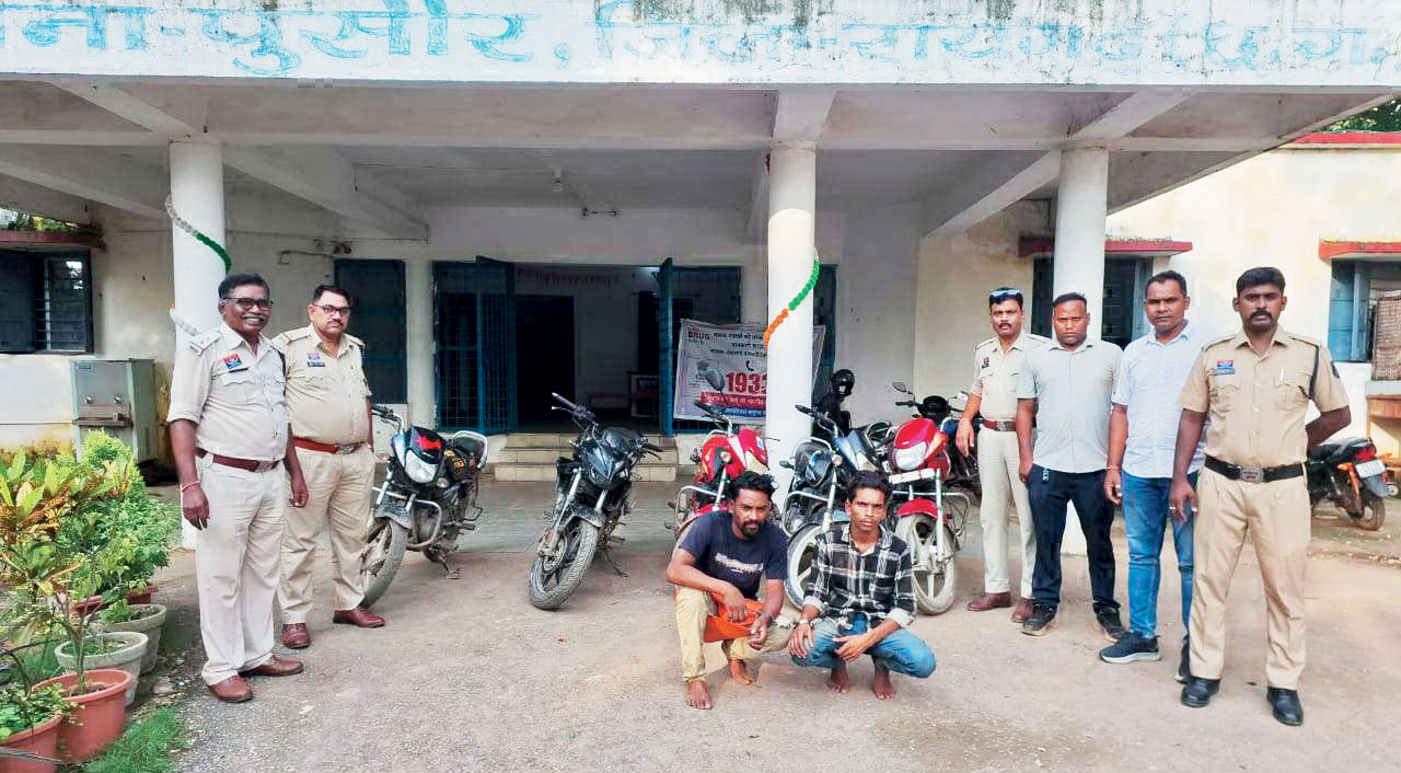 साप्ताहिक बाजार से बाइक चोरी करने दो आरोपी गिरफ्तार
