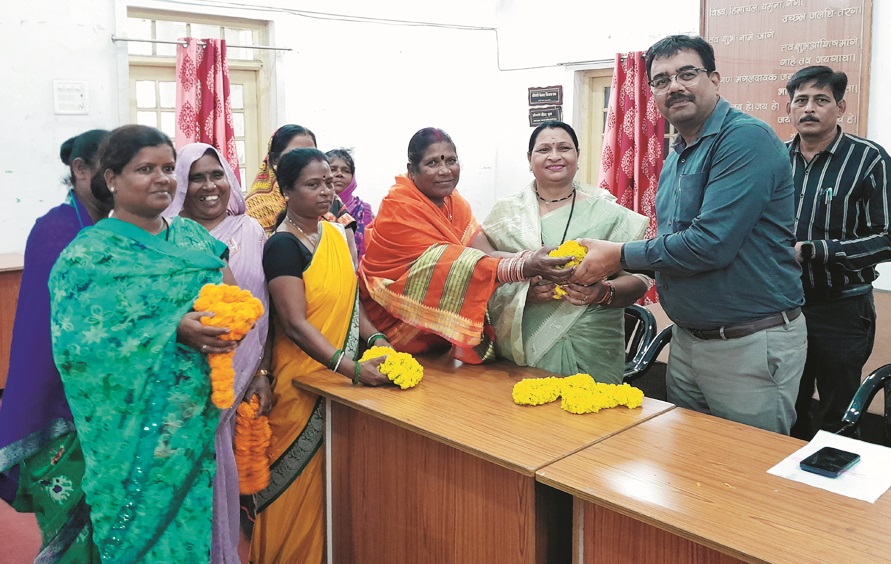 सफाई कामगारों का आयुक्त ने किया सम्मान