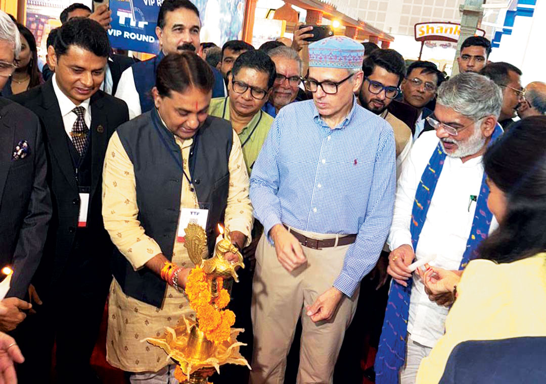 अहमदाबाद में छग टूरिज्म बोर्ड का स्टॉल बना आकर्षण का केंद्र