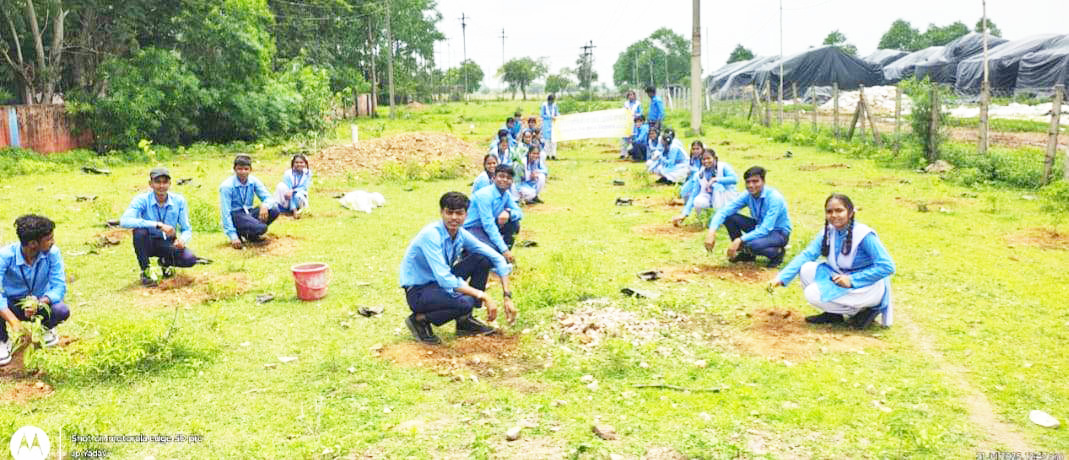 सरदा स्कूल में 800 विद्यार्थियों सहित नागरिकों ने किया पौधरोपण