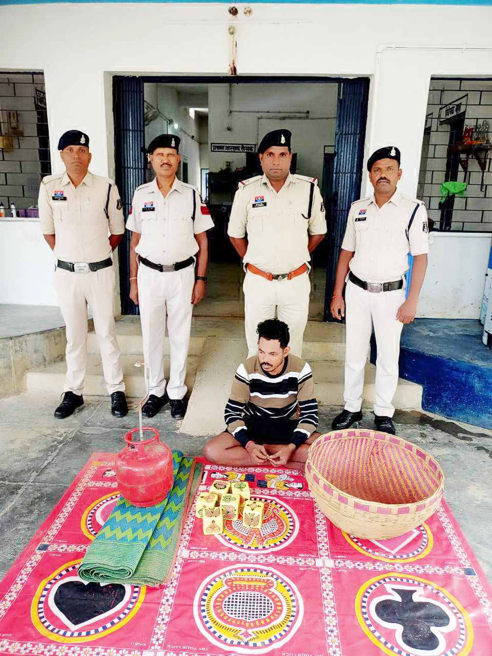  खुडखुडिय़ा जुआ खेलाते रंगे हाथ पकड़ाया आरोपी