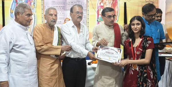  पूरे मानव जाति को जीने की कला  सिखाई तुलसीदास ने - डॉ. त्रिपाठी