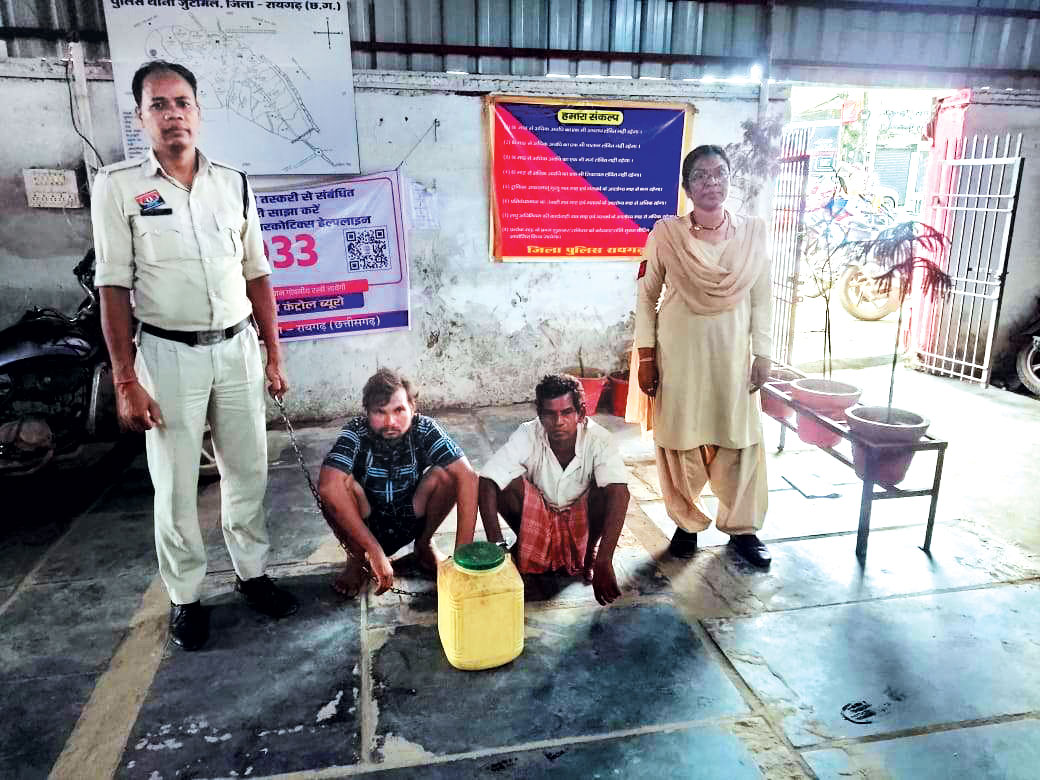 अवैध महुआ शराब संग दो आरोपी गिरफ्तार