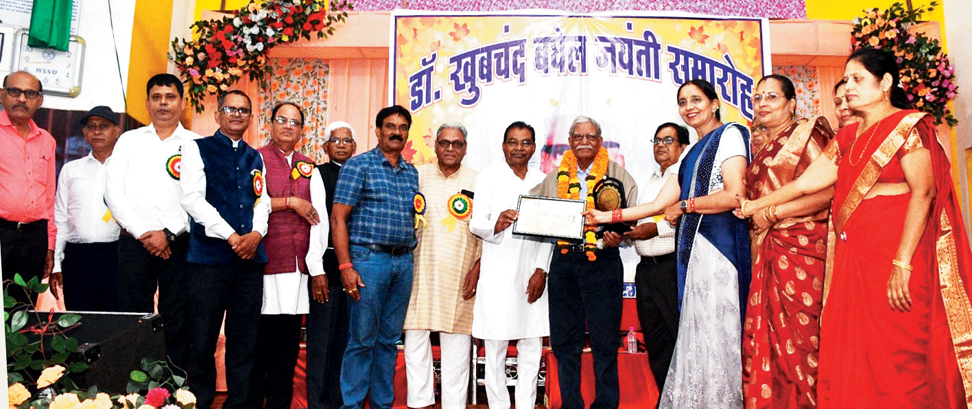  लोकेश्वरनाथ को डॉ.खूबचंद बघेल सम्मान