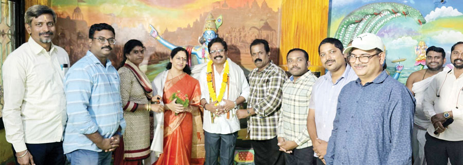 तेलुगु सांस्कृतिक संघ ने दो अफसर को दी विदाई