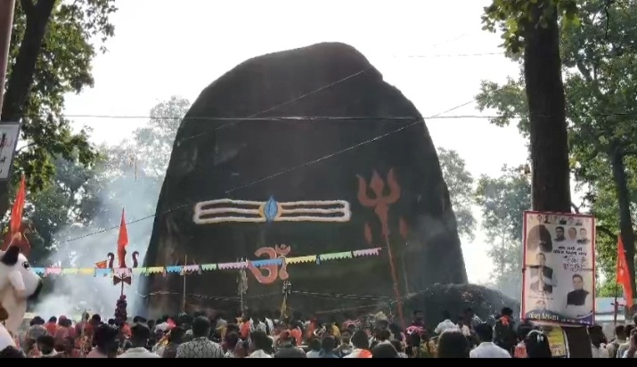 सावन का अंतिम सोमवार भूतेश्वरनाथ में  जलाभिषेक करने लगा भक्तों का तांता