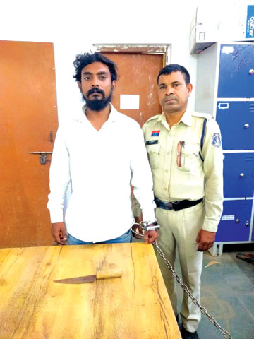 माना पुलिस ने एक बदमाश को चाकू के साथ किया गिरफ्तार