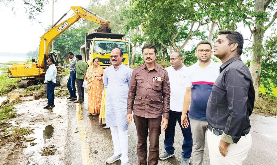 दलपत सागर से जलकुंभी हटाने का अभियान डेमो के रूप में शुरु, जल्द होगा औपचारिक शुभारंभ