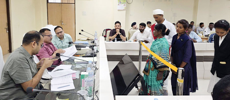 जनदर्शन में कलेक्टर  ने सुनीं समस्याएं