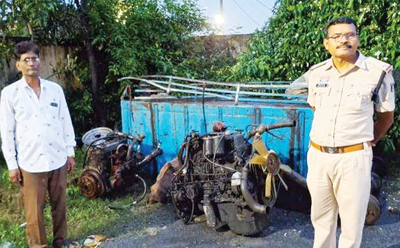 एक टन अवैध कबाड़ जब्त