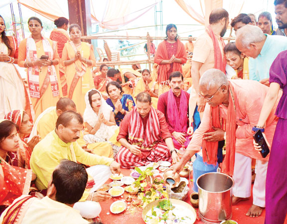 विश्व के सबसे बड़े प्राकृतिक शिवलिंग मयाली में शिव महापुराण कथा के अंतिम दिन ऑनलाइन जुड़े  सीएम,  प्रदेश की सुख-समृद्धि और खुशहाली की कामना
