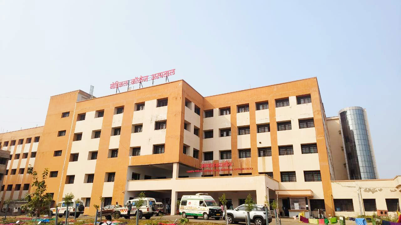 ऑपरेशन थियेटर में महिला चिकित्सक ने नर्स को मारा थप्पड़