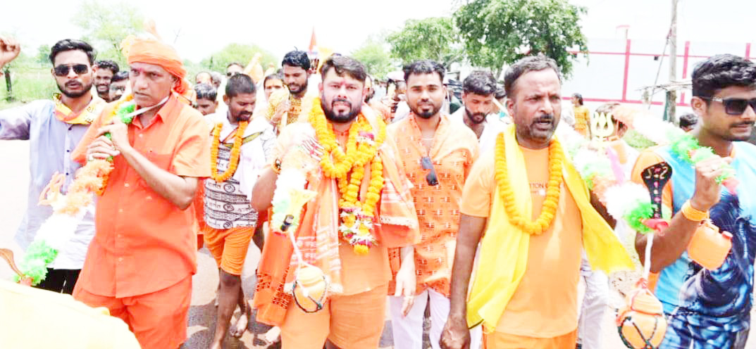 कावड़ यात्रा में शामिल हुए पूर्व विधायक छाबड़ा