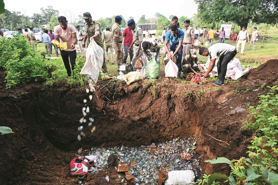 9285 लीटर शराब की नष्टीकरण की कार्रवाई