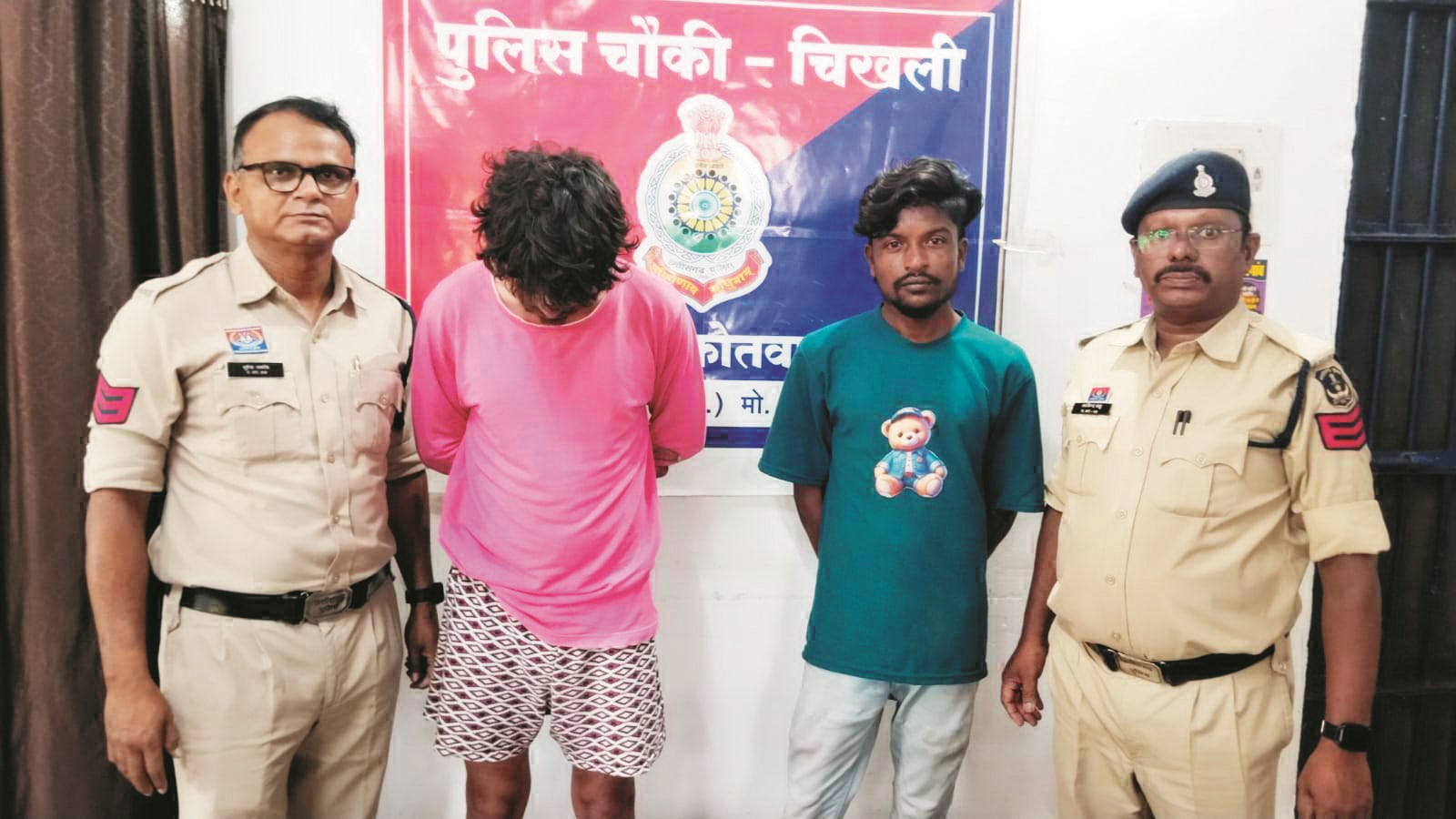 अशांति फैलाने वाले 4 बदमाशों पर कार्रवाई