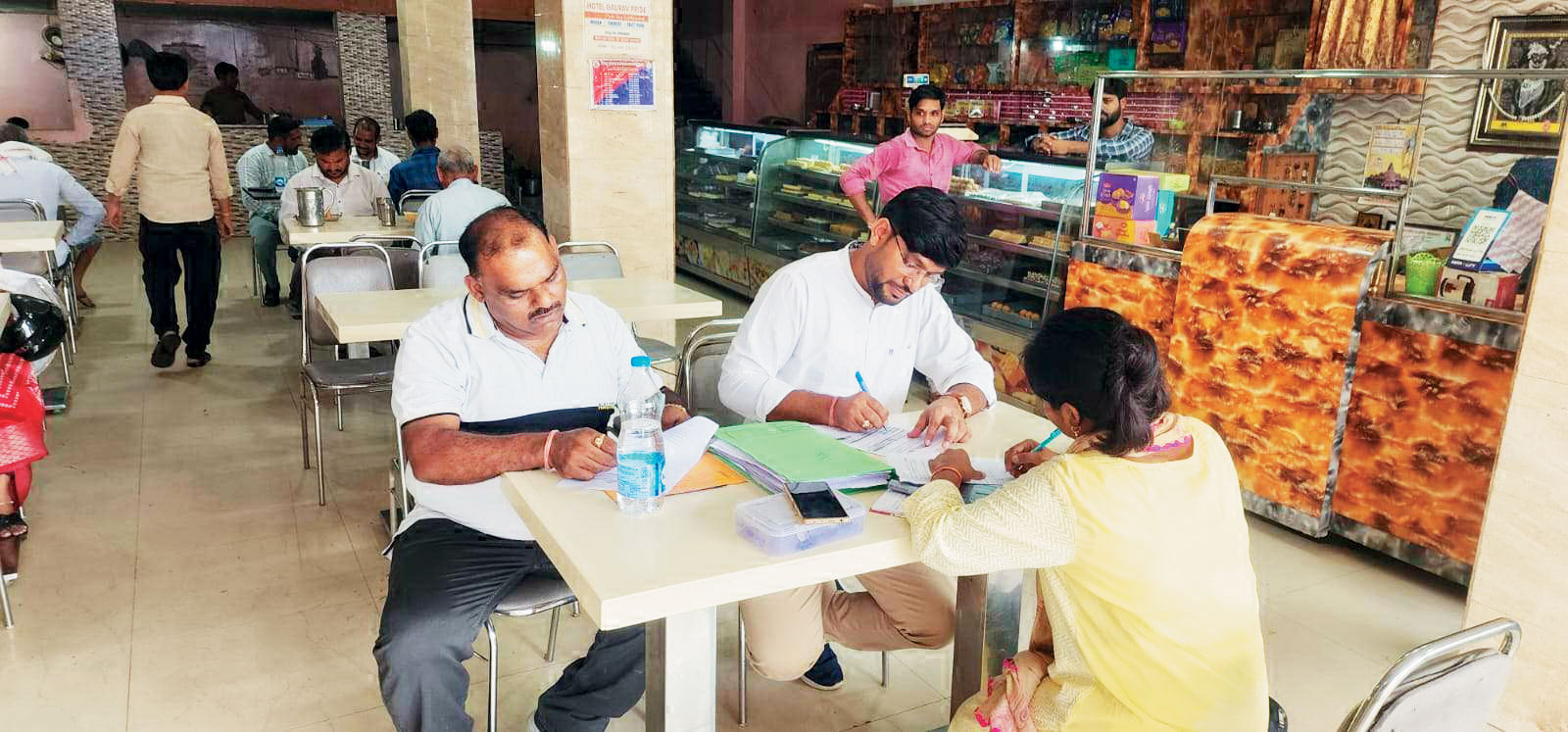 बने खाबो-बने रहिबो अभियान दुकानों का निरीक्षण