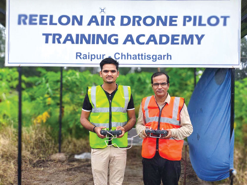 मध्य भारत के पहले सर्टिफाइड ड्रोन पायलट फोटो जर्नलिस्ट बने संतोष तिवारी