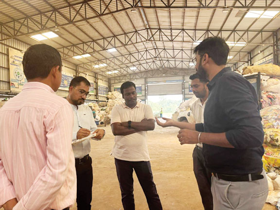 ओडिशा की टीम ने किया एमआरएफ व एमआरसी सेंटर बुरुंडवाड़ा सेमरा का अध्ययन भ्रमण