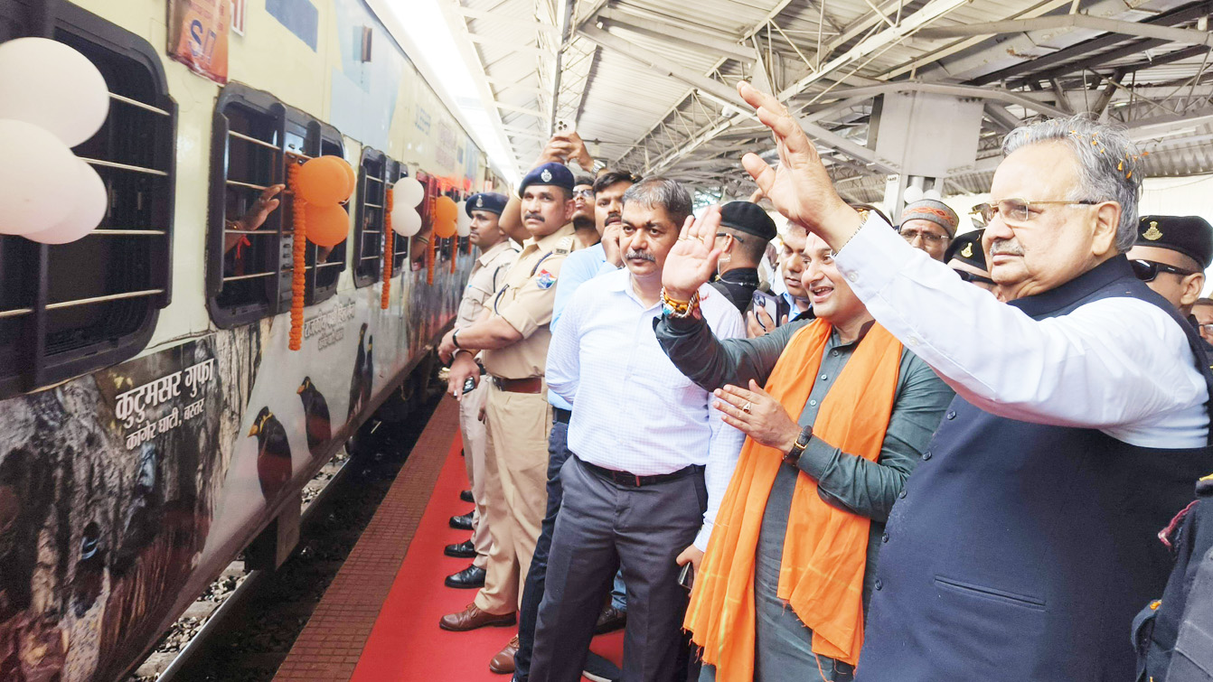 अयोध्या-काशी दर्शन के लिए स्पेशल ट्रेन नांदगांव से रवाना