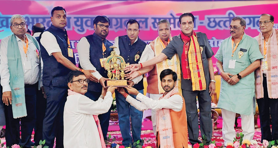 संस्कार अग्रवाल बने अखिल भारतीय युवा अग्रवाल सम्मेलन के जिलाध्यक्ष, रायपुर में सम्मान