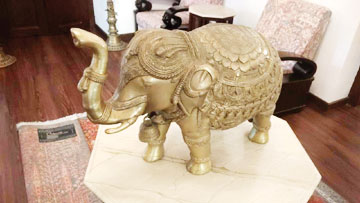 सिंहदेव के कोठी घर निवास से हाथी की मूर्ति चोरी सीसीटीवी में आरोपी कैद