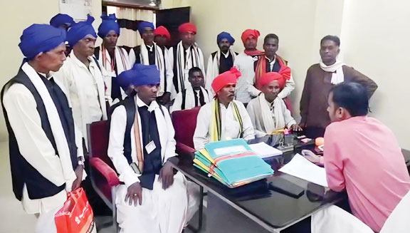 मांझी चालकी ने राज्यपाल के नाम सौंपा ज्ञापन, मानदेय समेत मान्यता की मांग