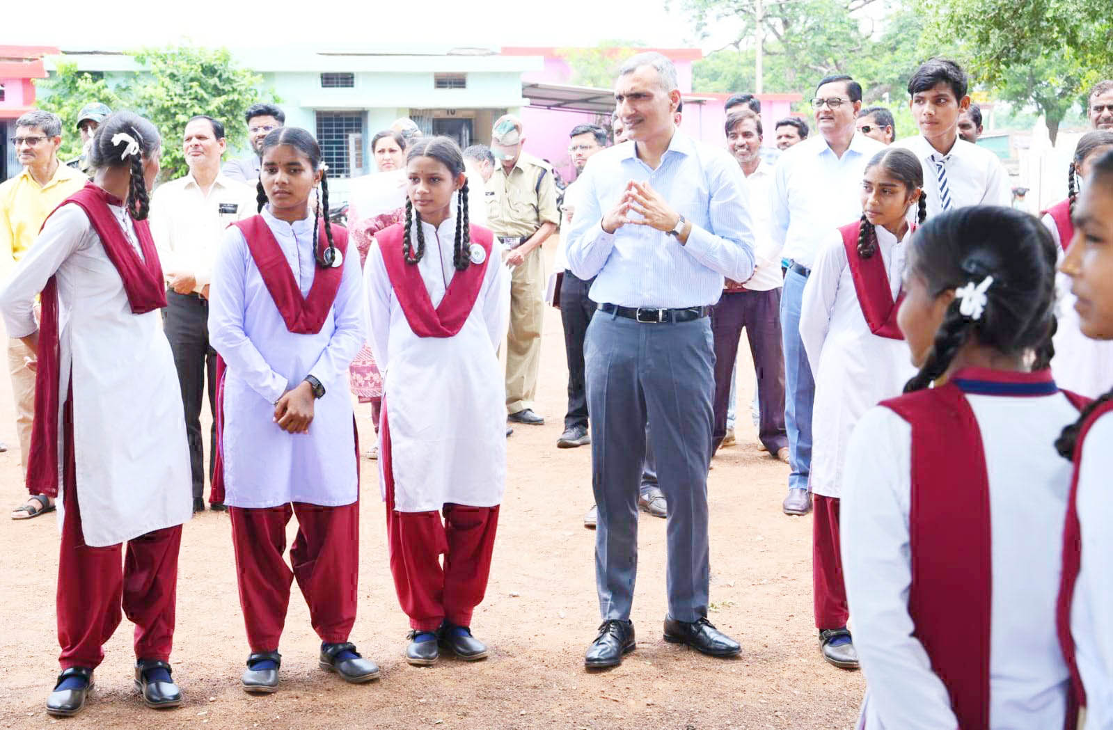 केवी के संचालन की तैयारी देखने कलेक्टर पहुंचे स्कूल