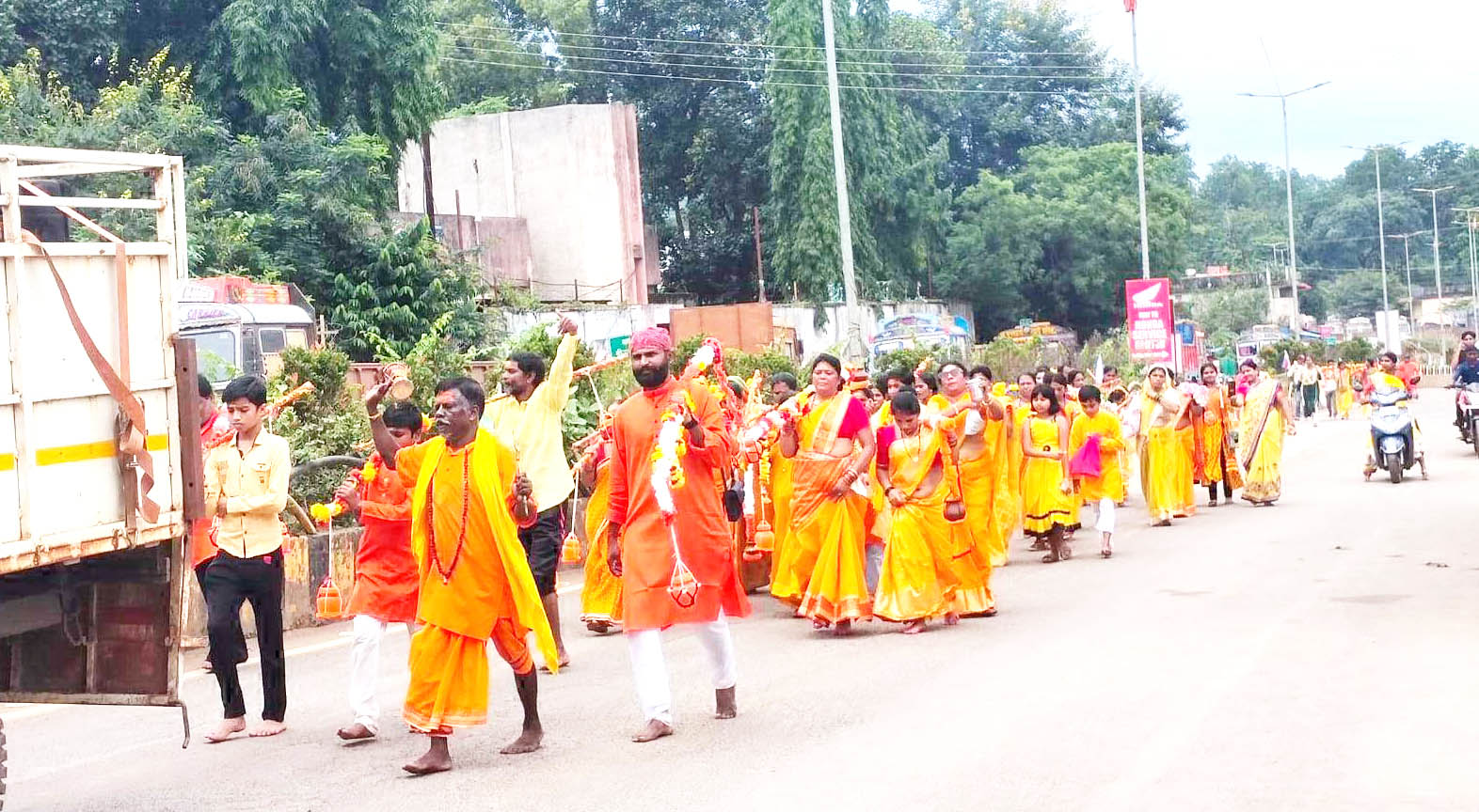 हर-हर महादेव के जयघोष से गूंजा बचेली, कांवडिय़ों ने किया जलाभिषेक