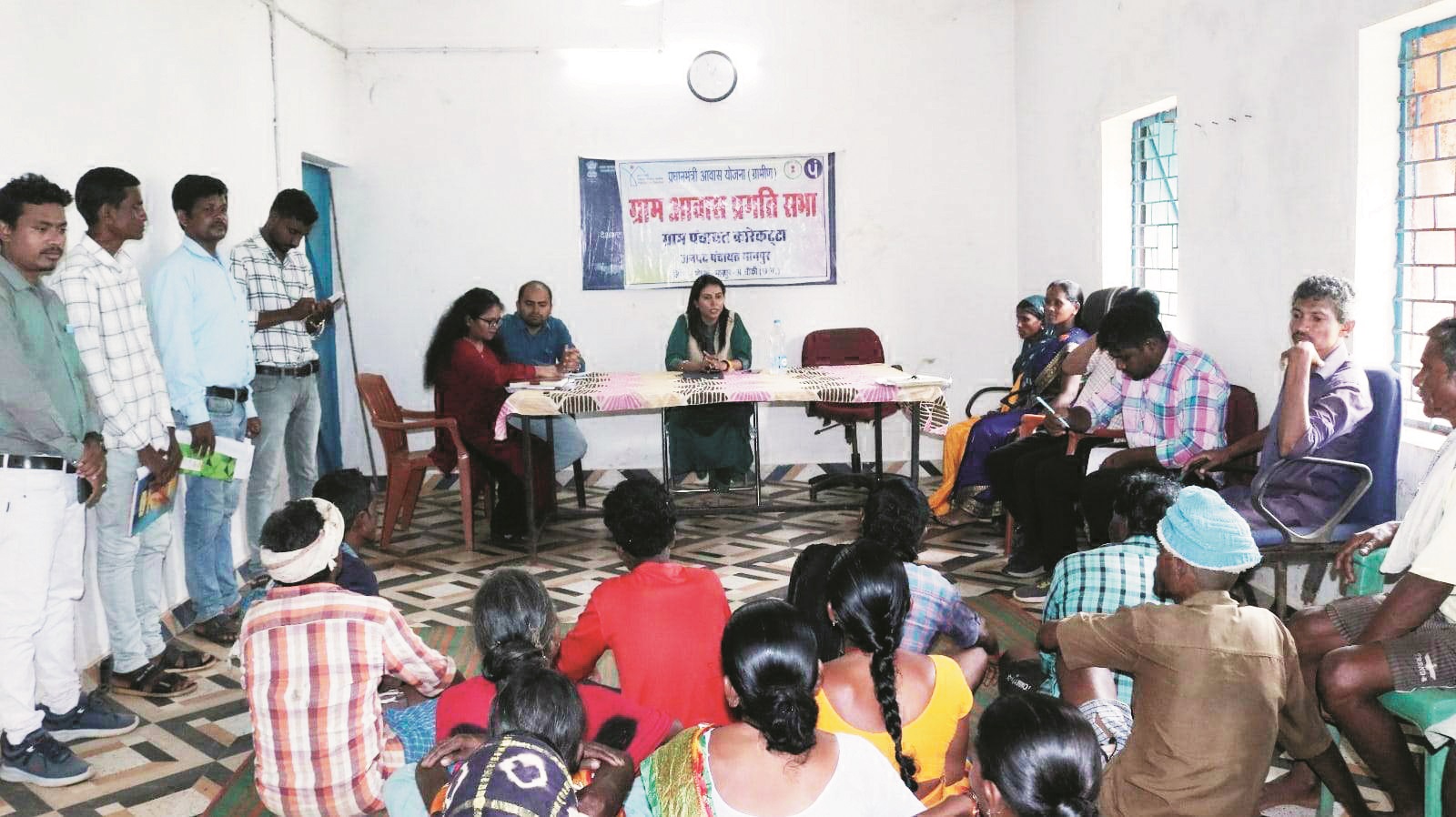 आवास प्रगति सभा में शामिल हुई प्रभारी कलेक्टर