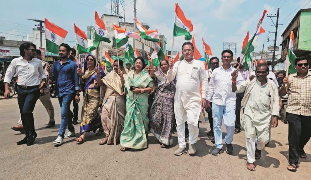 डोंगरगांव में निकाली गई तिरंगा रैली